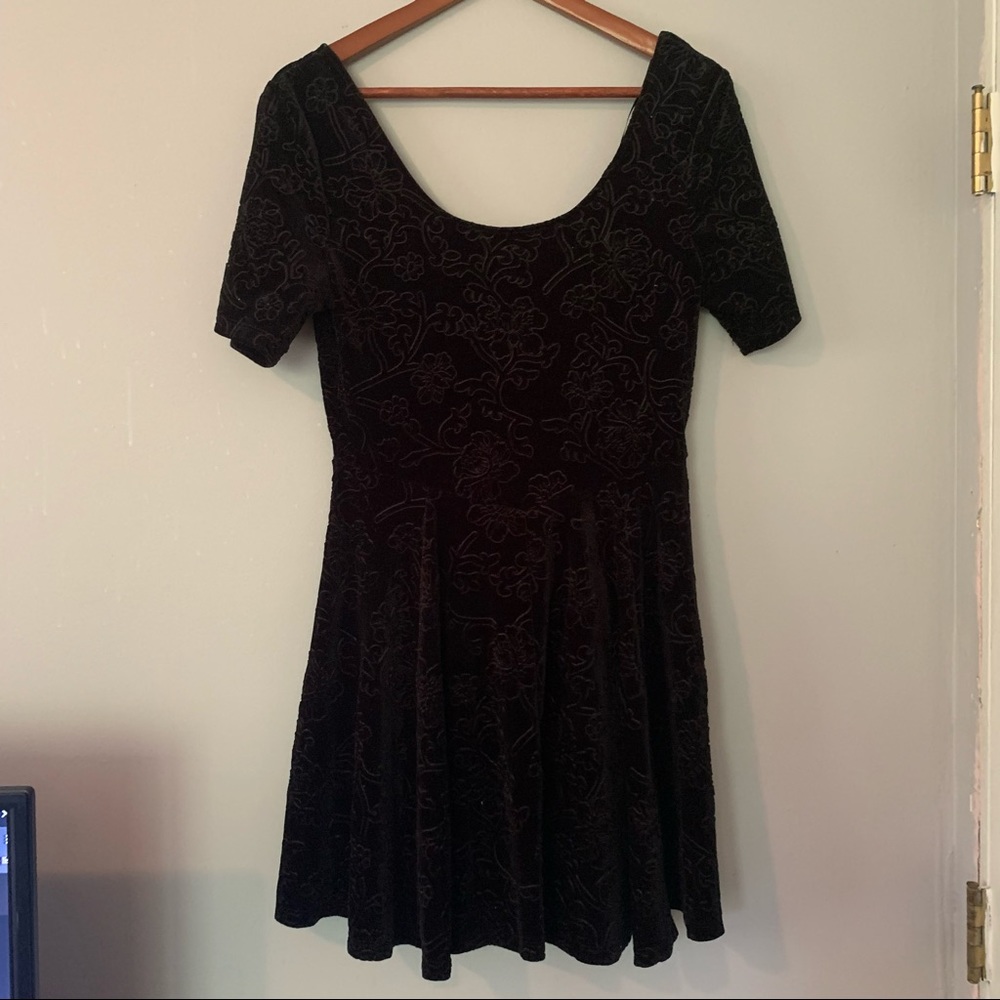 [t/o sweaters] Velvet Fit and Flare Dress - Picture 2 of 9